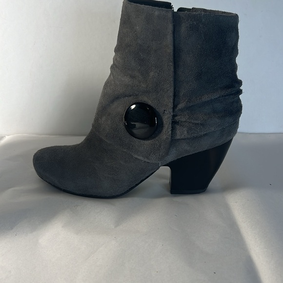 Vaneli Jessica Grey Suede Ankle Booties - Picture 3 of 7